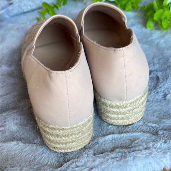 Chic Nude Espadrilles with Sparkling Accents - Picture 4 of 8